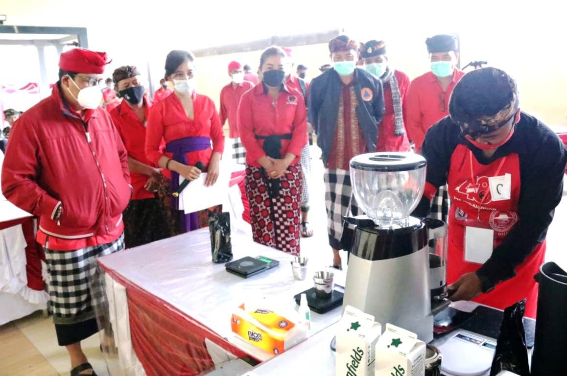 podiumnews.com-Bupati Sanjaya ingin Barista Kopi Tabanan Makin Terampil dan Profesional