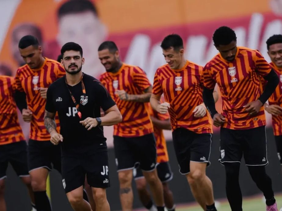 Skuad Borneo FC berlatih di Stadion Segiri Samarinda, Kalimantan Timur, Sabtu (29/11/2025). (IG Borneo FC)