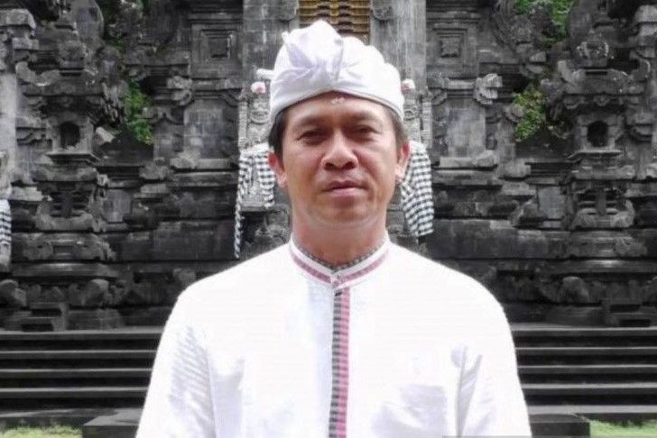 podiumnews.com-Bupati Klungkung Serahkan Sertifikat Desa Bebas BAB Sembarangan