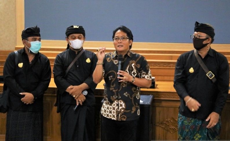 podiumnews.com-Bupati Badung Apresiasi Seniman Tetap Berkarya Saat Pandemi