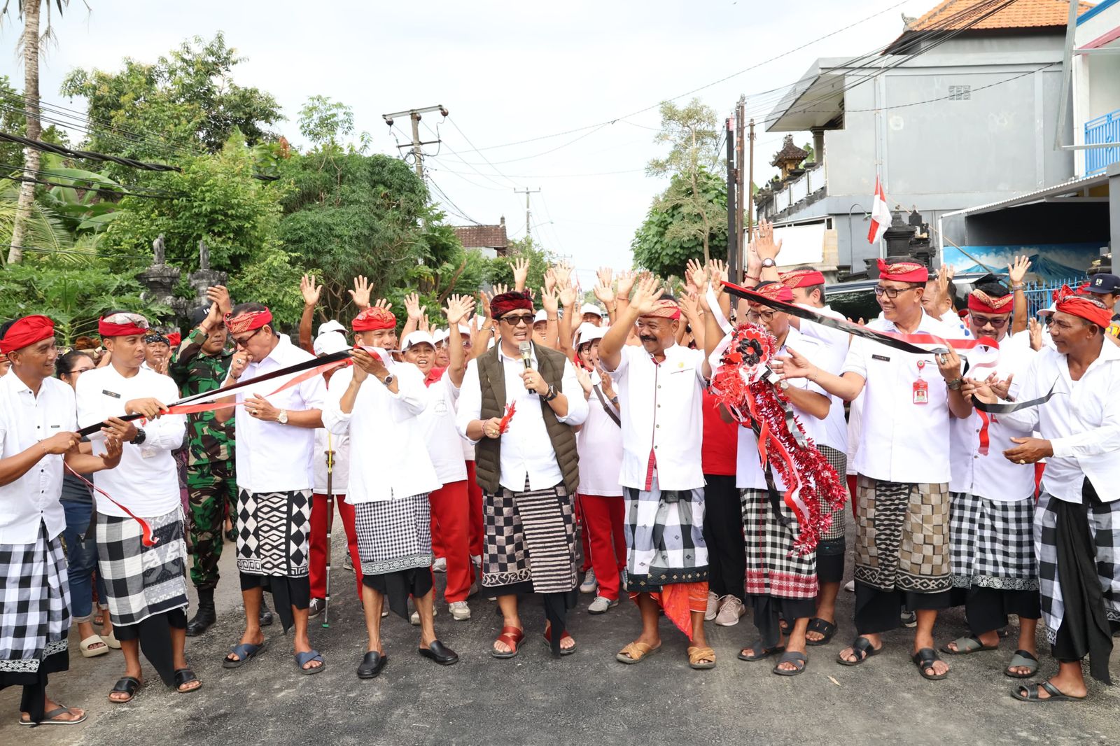 Bupati Sanjaya Resmikan Jalan Tista-Belumbang di Kerambitan