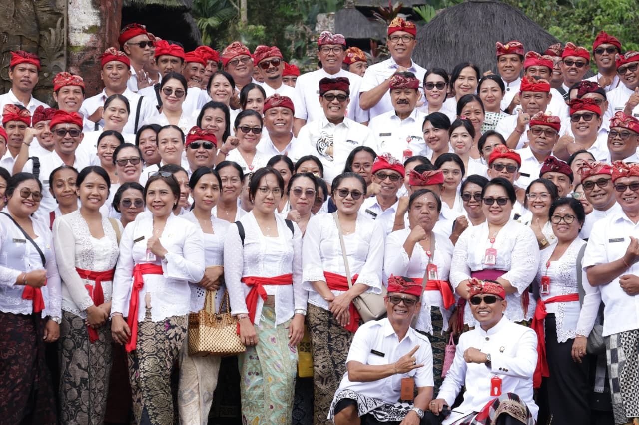podiumnews.com-Pemkab Tabanan Gelar Sembahyang Purnama Sasih Kapat