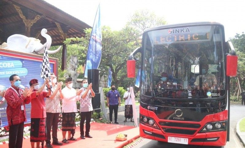 podiumnews.com-Gubernur Koster Luncurkan Uji Coba Angkutan Shuttle Bus Listrik