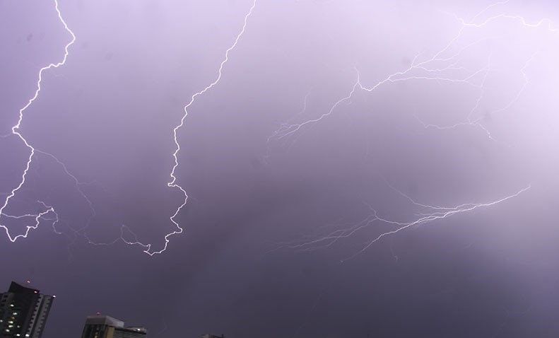 podiumnews.com-Waspada Potensi Cuaca Ekstrem di Indonesia 3-9 April