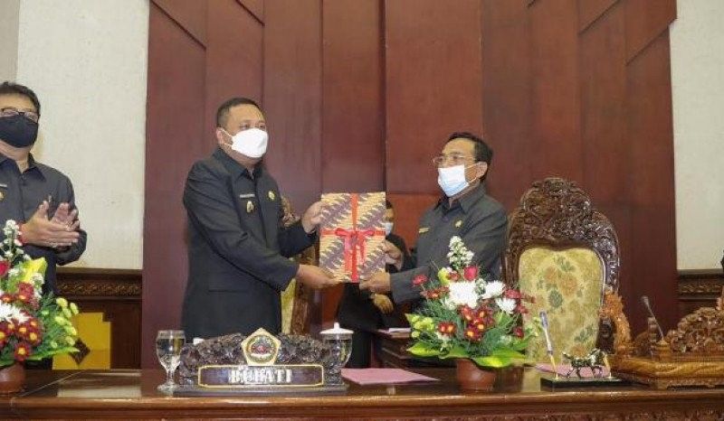 podiumnews.com-DPRD Gianyar Sampaikan Rekomendasi Terkait LKPJ Bupati