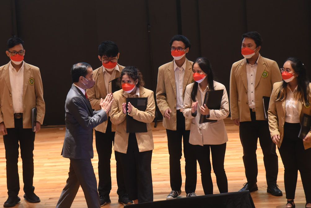 podiumnews.com-Presiden: Berikan Mahasiswa Kesempatan Belajar di Mana Saja