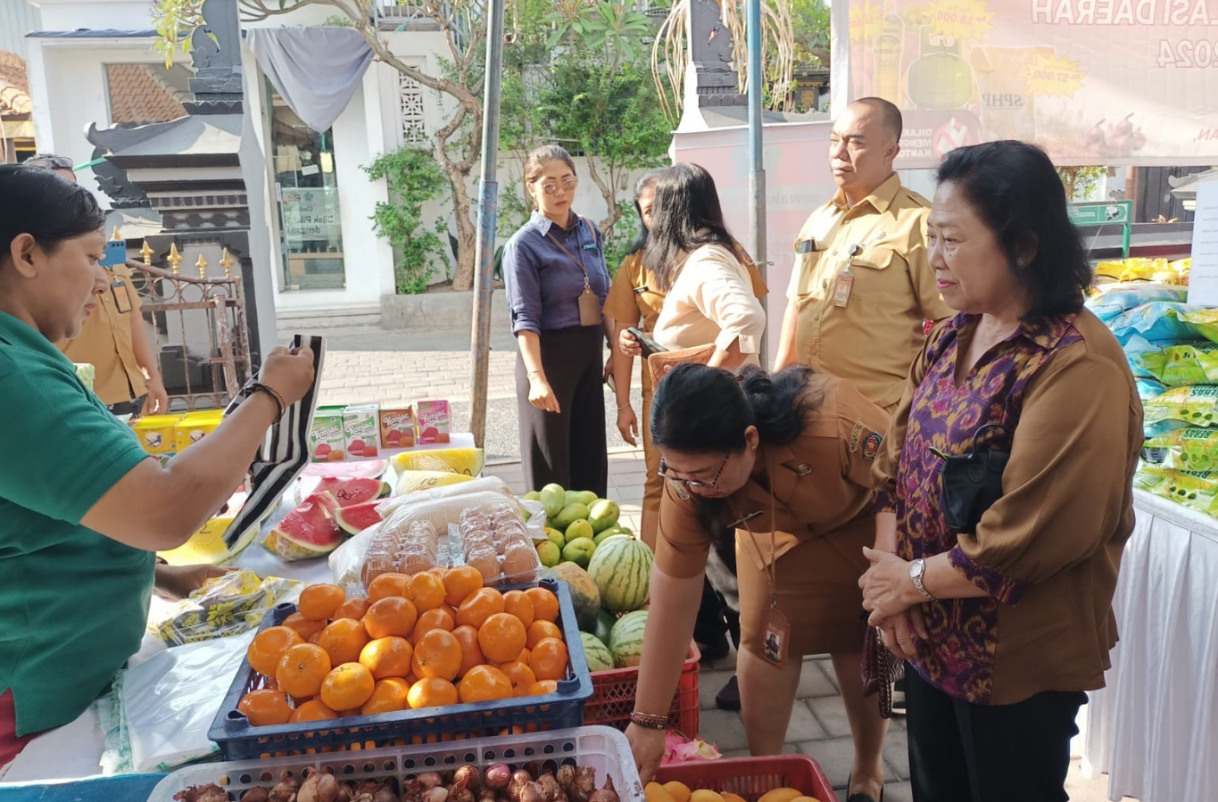 Langkah Berkelanjutan Kendalikan Inflasi, Pemkot Denpasar Kembali Menggelar Pasar Murah