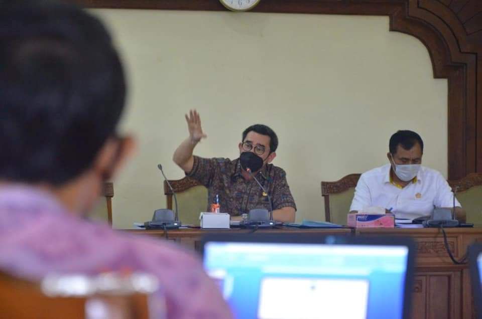 podiumnews.com-DPRD Bali Rekomendasi AP Tunda Tarif Parkir Mulai Senin Depan