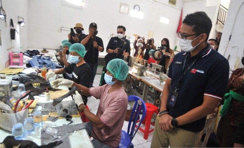 podiumnews.com-Sandiaga Uno Pastikan Kebijakan Bagi Pelaku Usaha Parekraf Tepat Sasaran