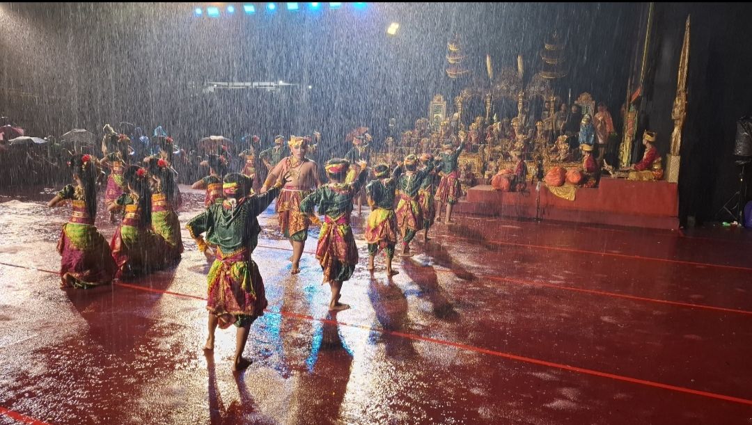 Bermain Hujan di Panggung Kebyar