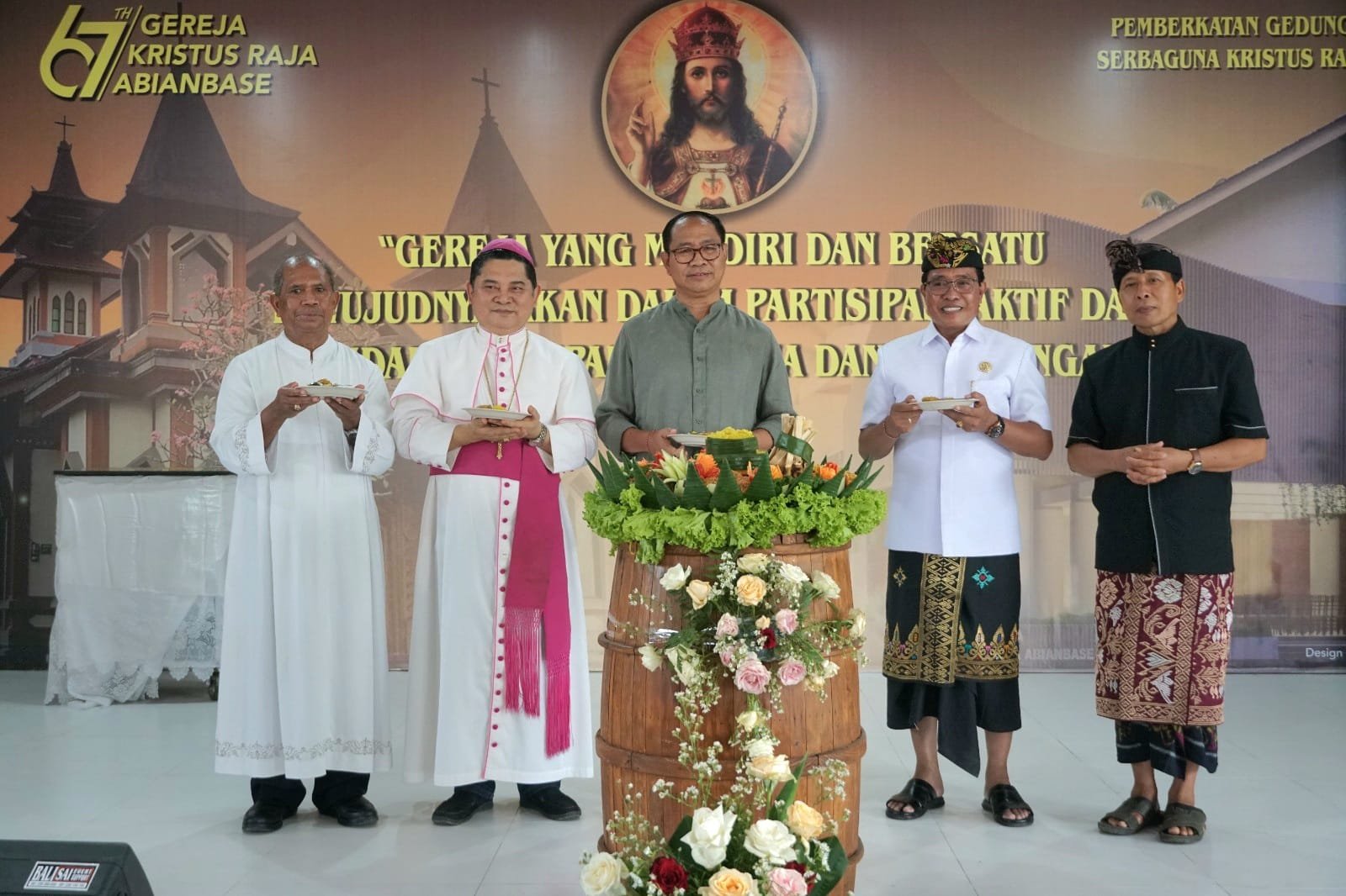 Wabup Suiasa Hadiri Perayaan HUT dan Pesta Pelindung Gereja Katolik Stasi Kristus Raja Abianbase