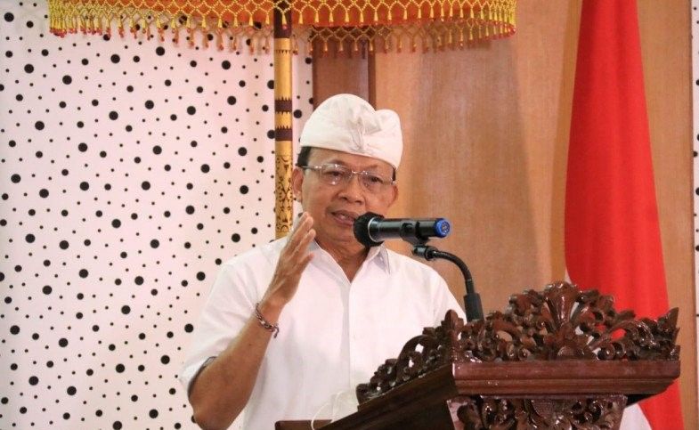 podiumnews.com-Gubernur Koster Targetkan 50 Ribu Orang Divaksin Per Hari