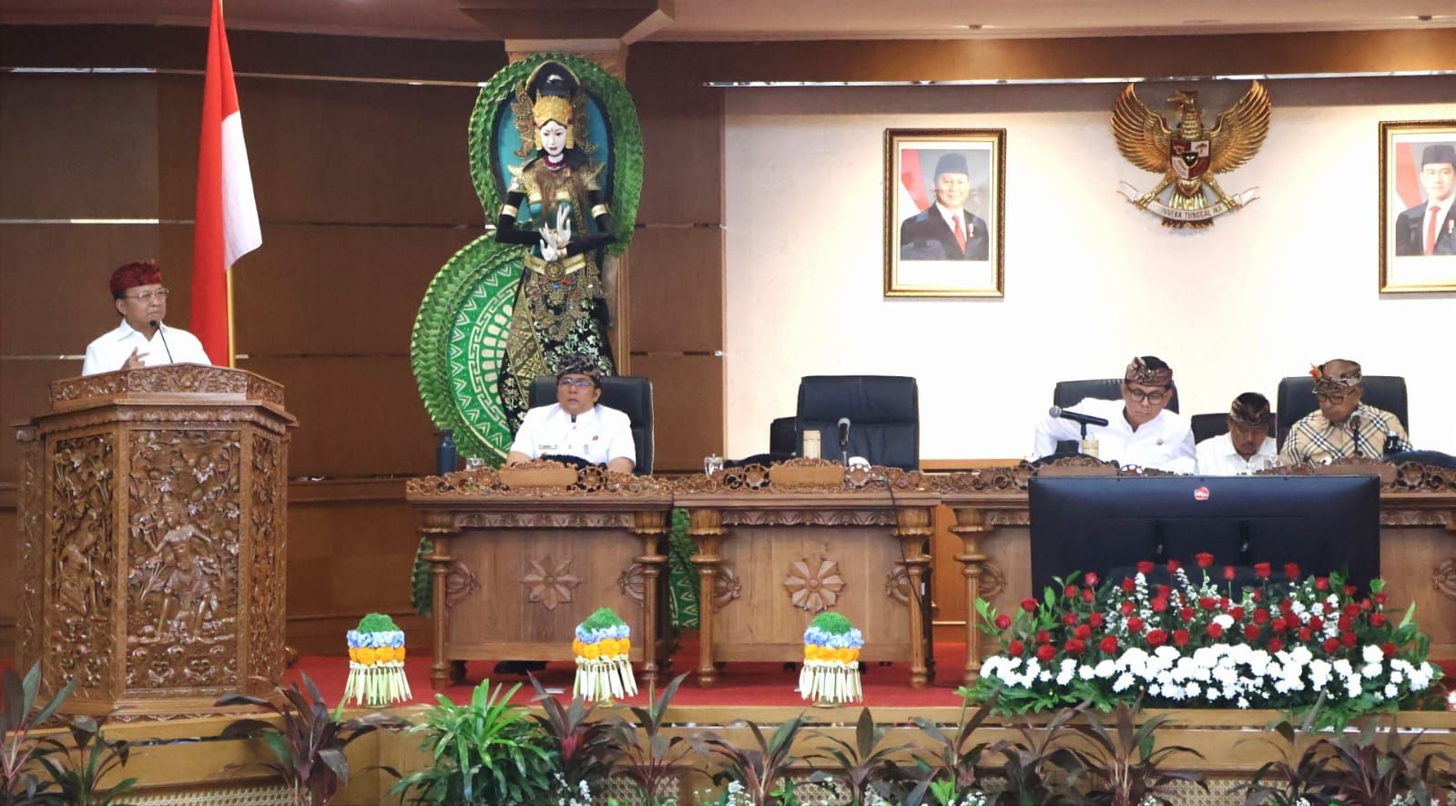 Gubernur Bali Wayan Koster dalam pidato satu tahun kepemimpinannya di hadapan DPRD Provinsi Bali, Rabu (25/3/2026), menyampaikan bahwa pertumbuhan ekonomi Bali mencapai 5,82 persen. (Foto/sukadana)