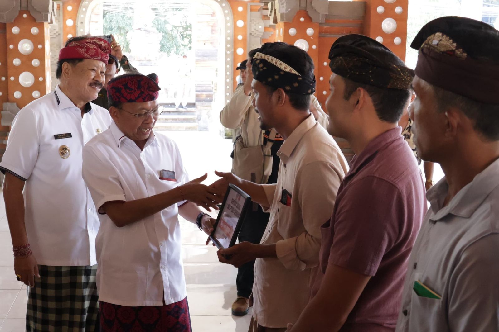 podiumnews.com-Wabup Tabanan Apresiasi Bantuan Pemprov Bali untuk Korban Bencana