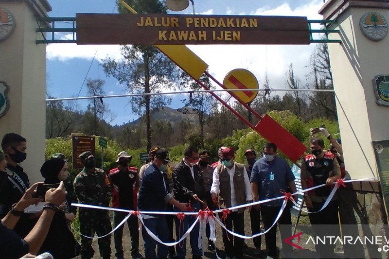 podiumnews.com-Kawah Ijen Kembali Dibuka Untuk Wisatawan