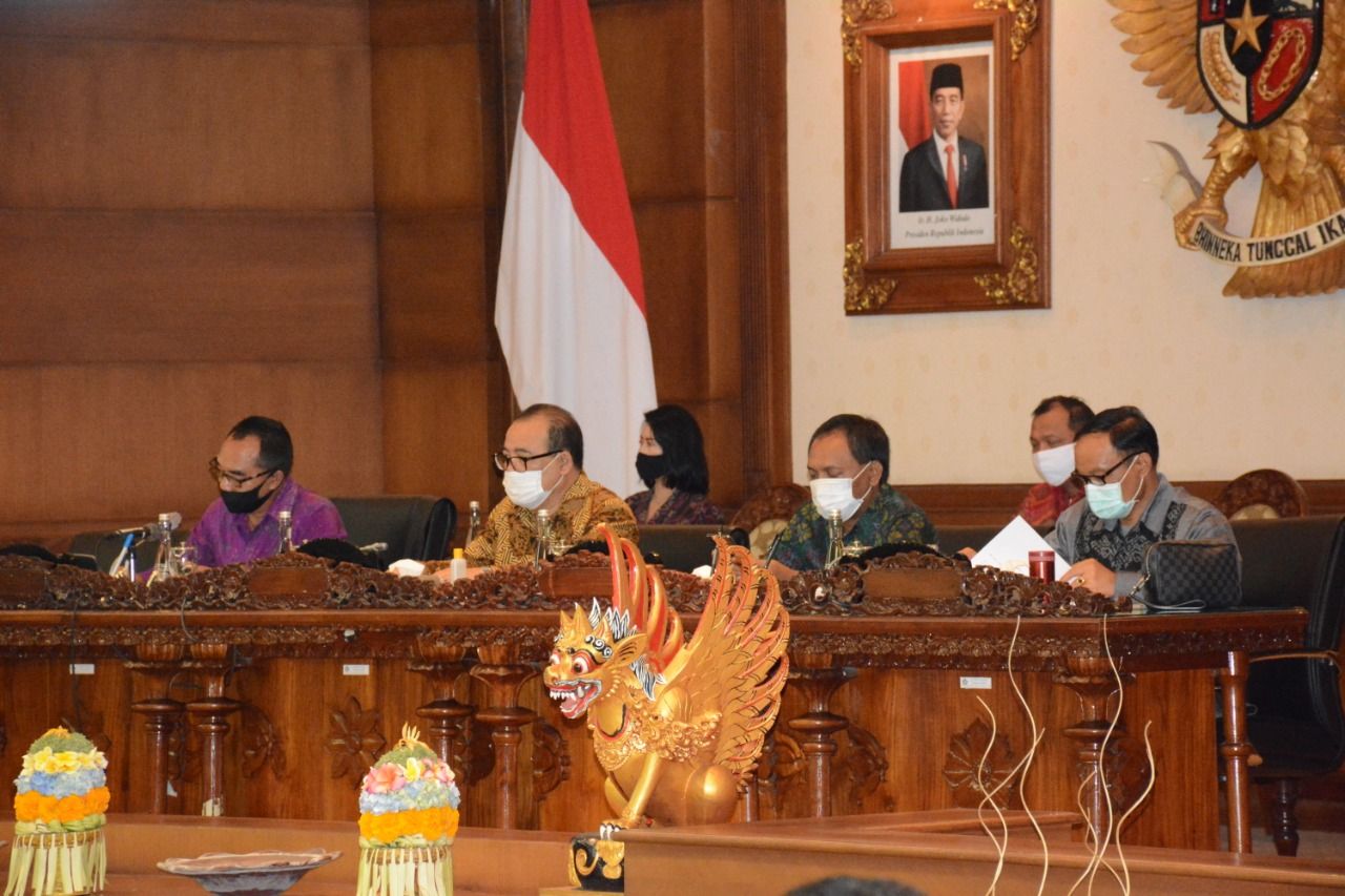 podiumnews.com-Fraksi Golkar DPRD Bali Ngaku Kesulitan Komunikasi Dengan Disdikpora