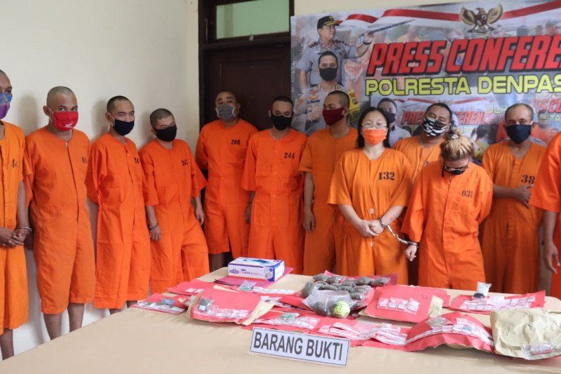 podiumnews.com-Polresta Denpasar Tangkap 16 Tersangka Kasus Narkotika di Bulan Juli