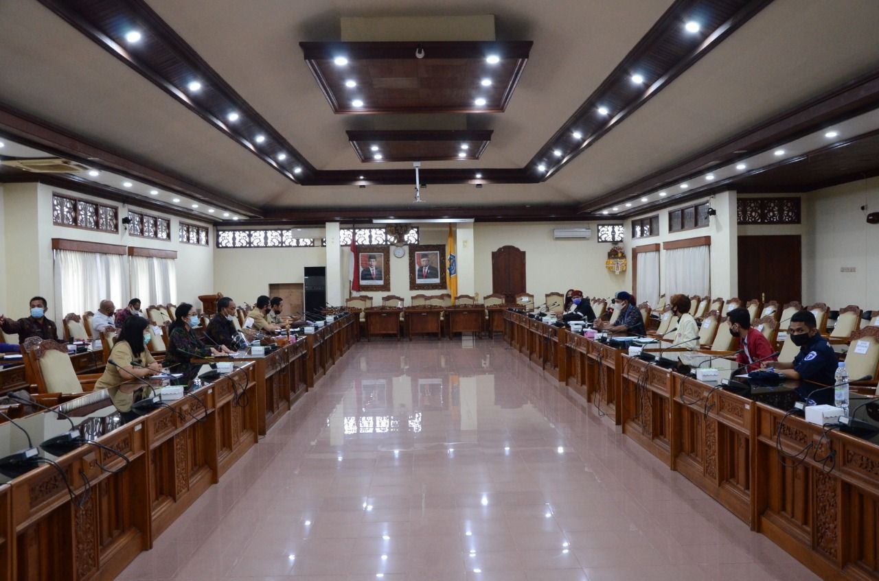 podiumnews.com-Tolak RUU Omnibus Law, Cipayung Plus Bali Datangi DPRD
