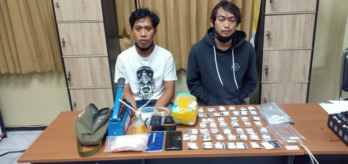 podiumnews.com-Polisi Grebek Dua Bandar Narkoba di Denpasar