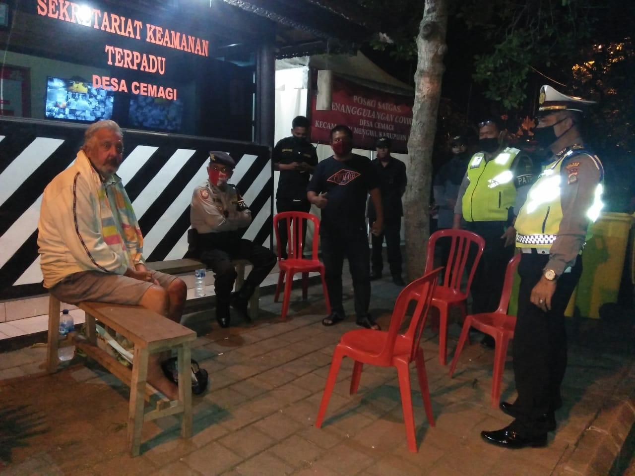 podiumnews.com-Turis Asal Inggris Ini Jadi Pengemis di Bali Saat Pandemi 