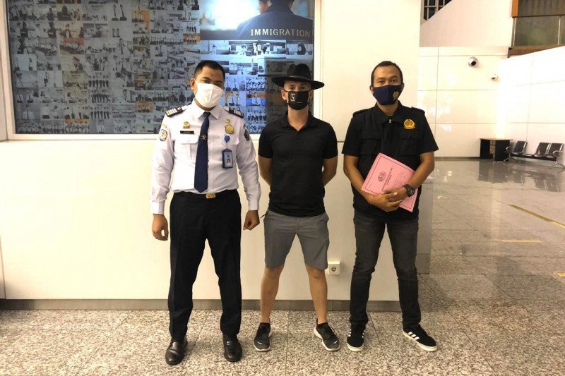 Imigrasi Denpasar Mendeportasi Warga AS