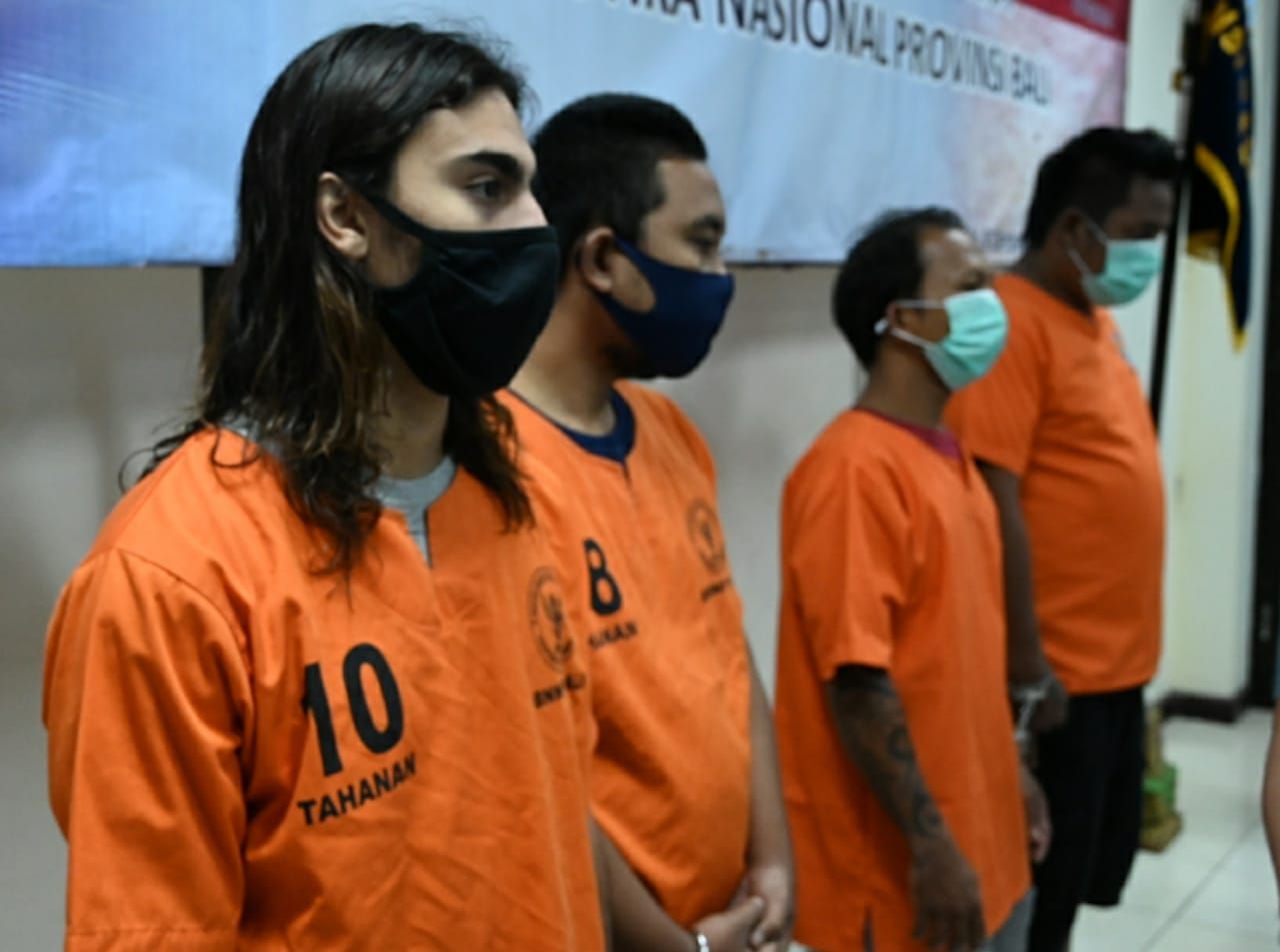 podiumnews.com-Bule Amerika Bawa "Bronis Ganja" Diamankan BNN Bali