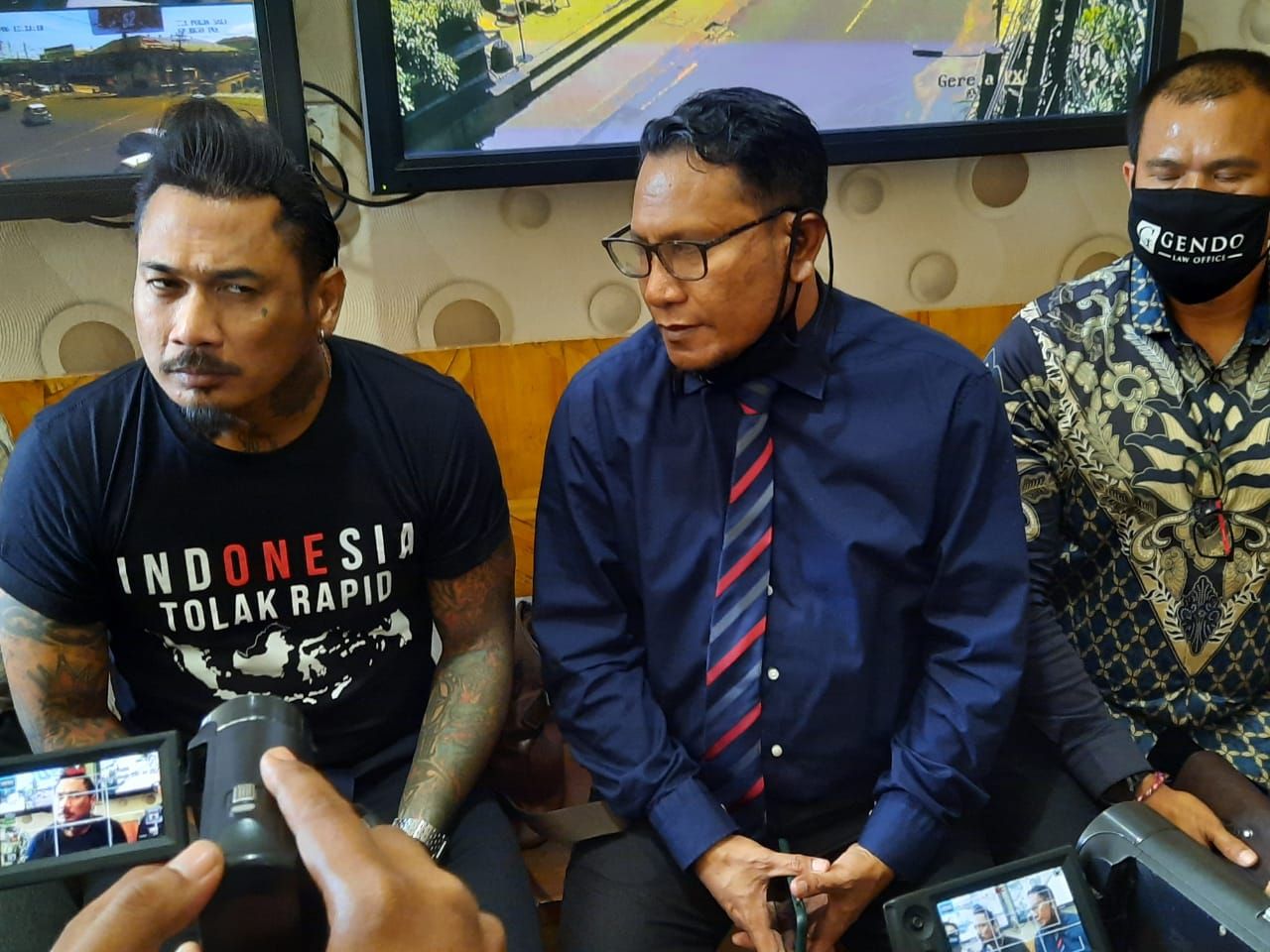 podiumnews.com-Jerinx Penuhi Panggilan Ditreskrimsus Polda Bali