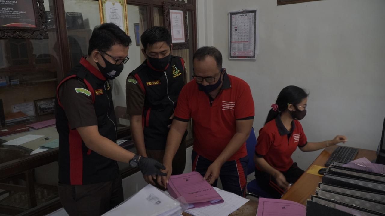 podiumnews.com-LPD Kekeran Digeledah Penyidik Kejari Badung