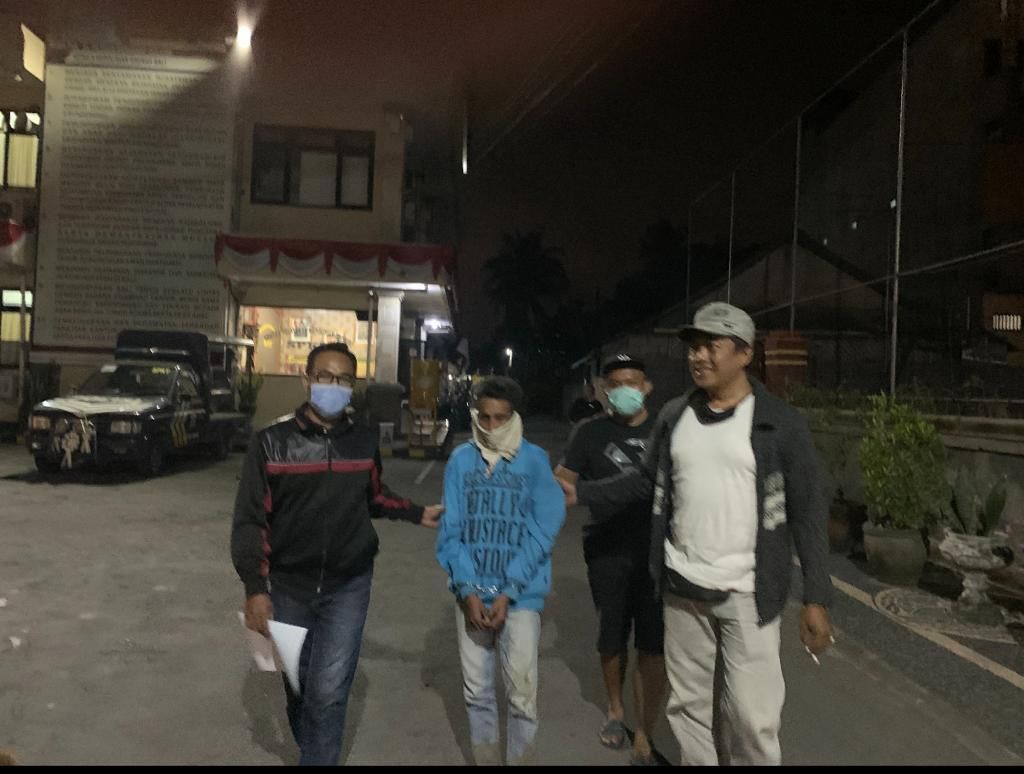 podiumnews.com-Pergoki dengan Lelaki Lain, Oki Tikam Pacar Hingga Tewas 