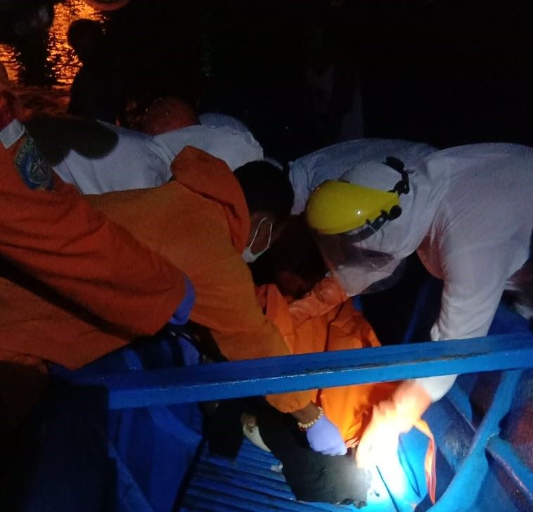 podiumnews.com-Tiga Hari Hilang Tenggelam, Nelayan di Pantai Kedongan Ditemukan Tewas