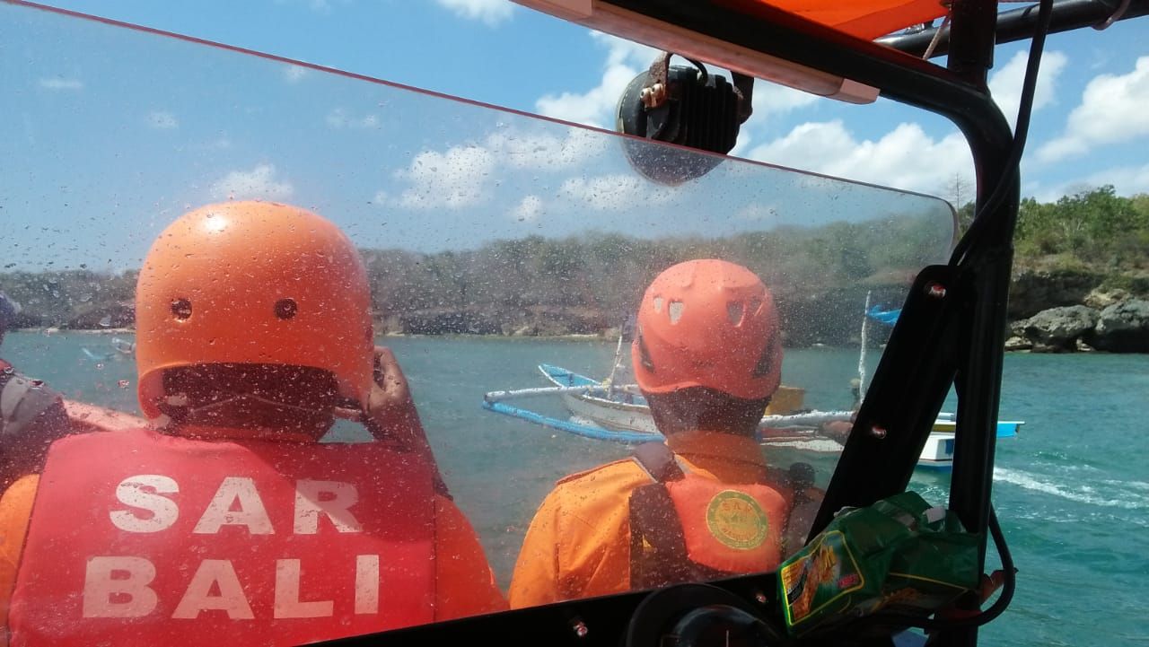 podiumnews.com-Sempat Hilang, Seorang Nelayan Ditemukan di Perairan Uluwatu