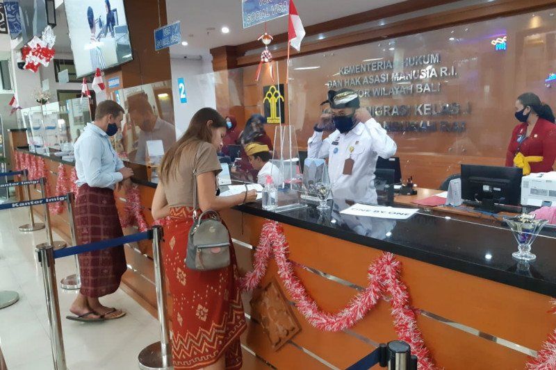 podiumnews.com-Imigrasi Ngurah Rai Catat 1.851 Turis Asing Telah Ajukan ITK