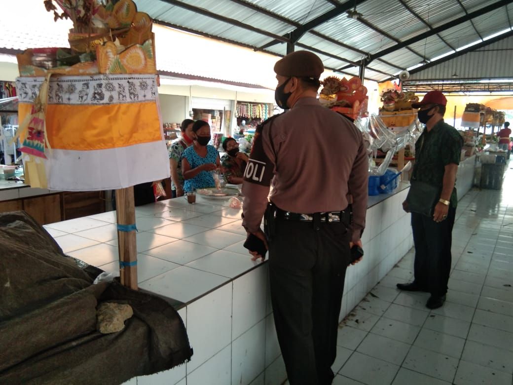 Polsek Mengwi Patroli Disiplin Prokes di Tempat Keramaian