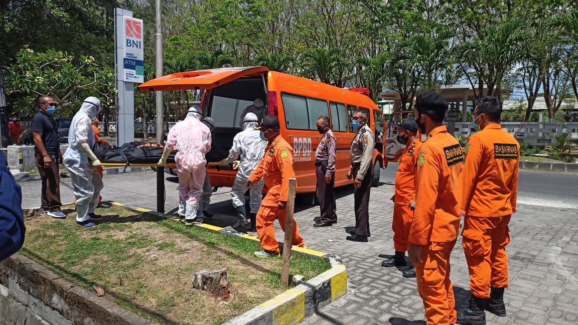 Sosok Mayat Pria Ditemukan Membusuk di Area Pelabuhan Benoa