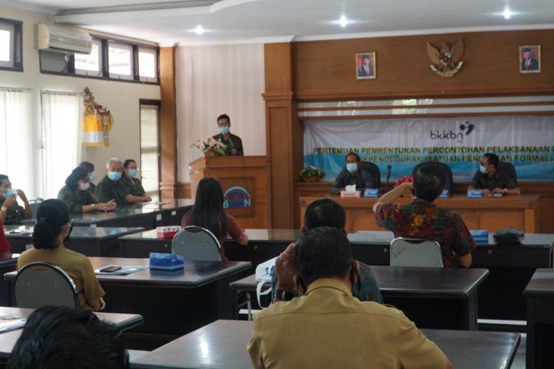 podiumnews.com-Antisipasi Masalah Kependudukan, BKKBN Bali Lakukan Pembinaan 