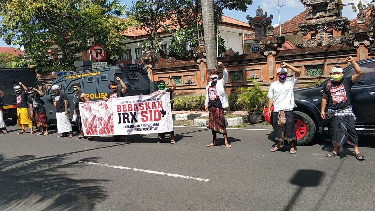 podiumnews.com-Korlap Aksi Demo Jerinx Diamankan Polisi 