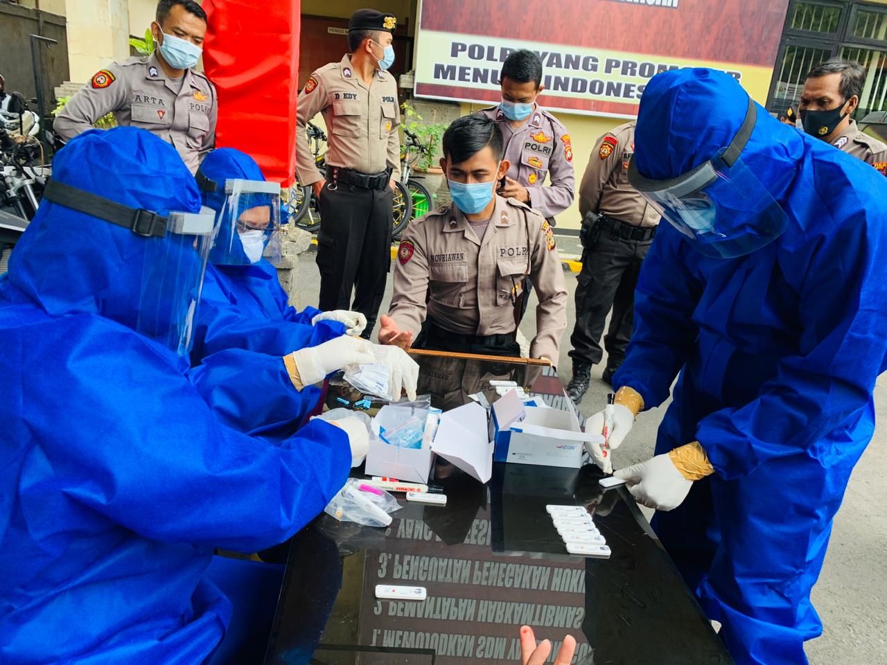 Usai Amankan Demo, Anggota Polres Badung di Rapid Test
