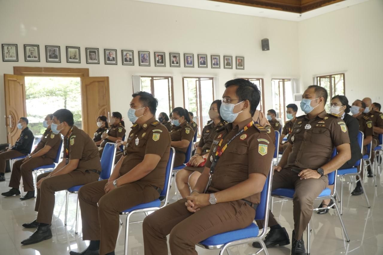 podiumnews.com-40 Orang Pegawai di Lingkungan Kejari Badung Lakukan Tes Urine