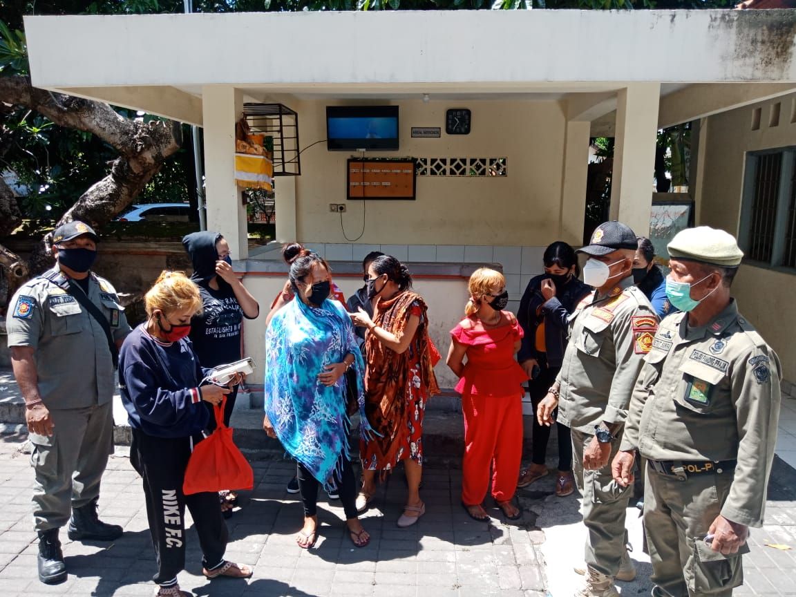 podiumnews.com-Delapan PSK di Kawasan Bung Tomo Denbar Diamankan Satpol PP