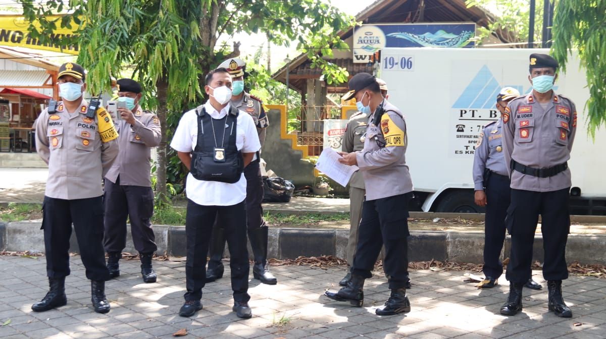 podiumnews.com-790 Personil Gabungan Dikerahkan Amankan Aksi Demo Tolak Omnimbus Law di Denpasar