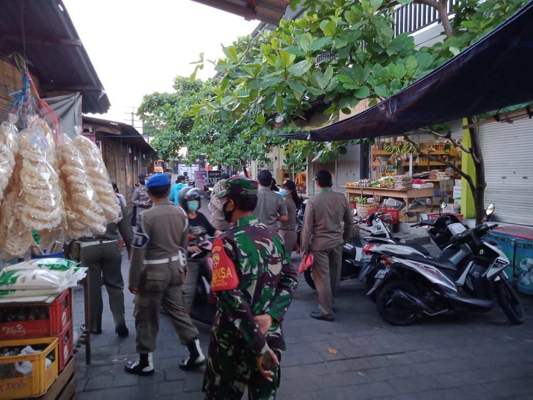 podiumnews.com-Satgas Covid-19 Badung Sosialisasikan Prokes di Pasar Tradisional