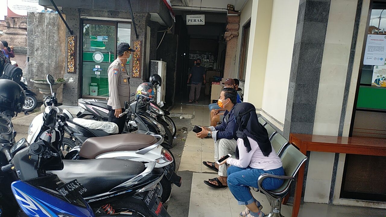 podiumnews.com-Polres Badung Pantau Pelaksanan Prokes di Pasar Adat Mengwi