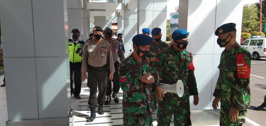 podiumnews.com-Selama Empat Bulan Terakhir Tim Yustisi Bandara Ngurah Rai Lakukan Razia Tanpa Pelanggar Prokes