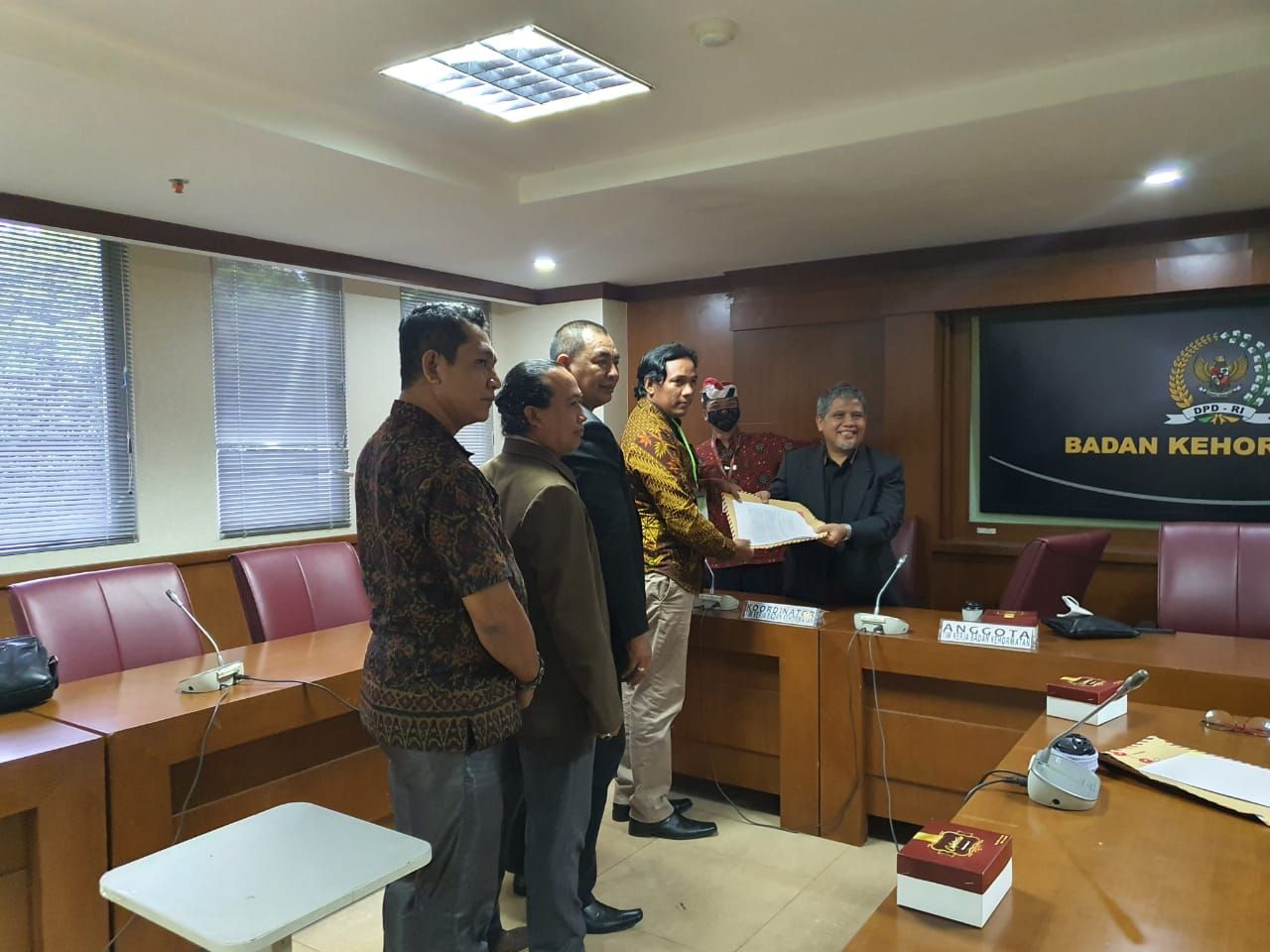 Forkom Taksu Bali Dwipa Laporkan AWK ke BK DPD RI