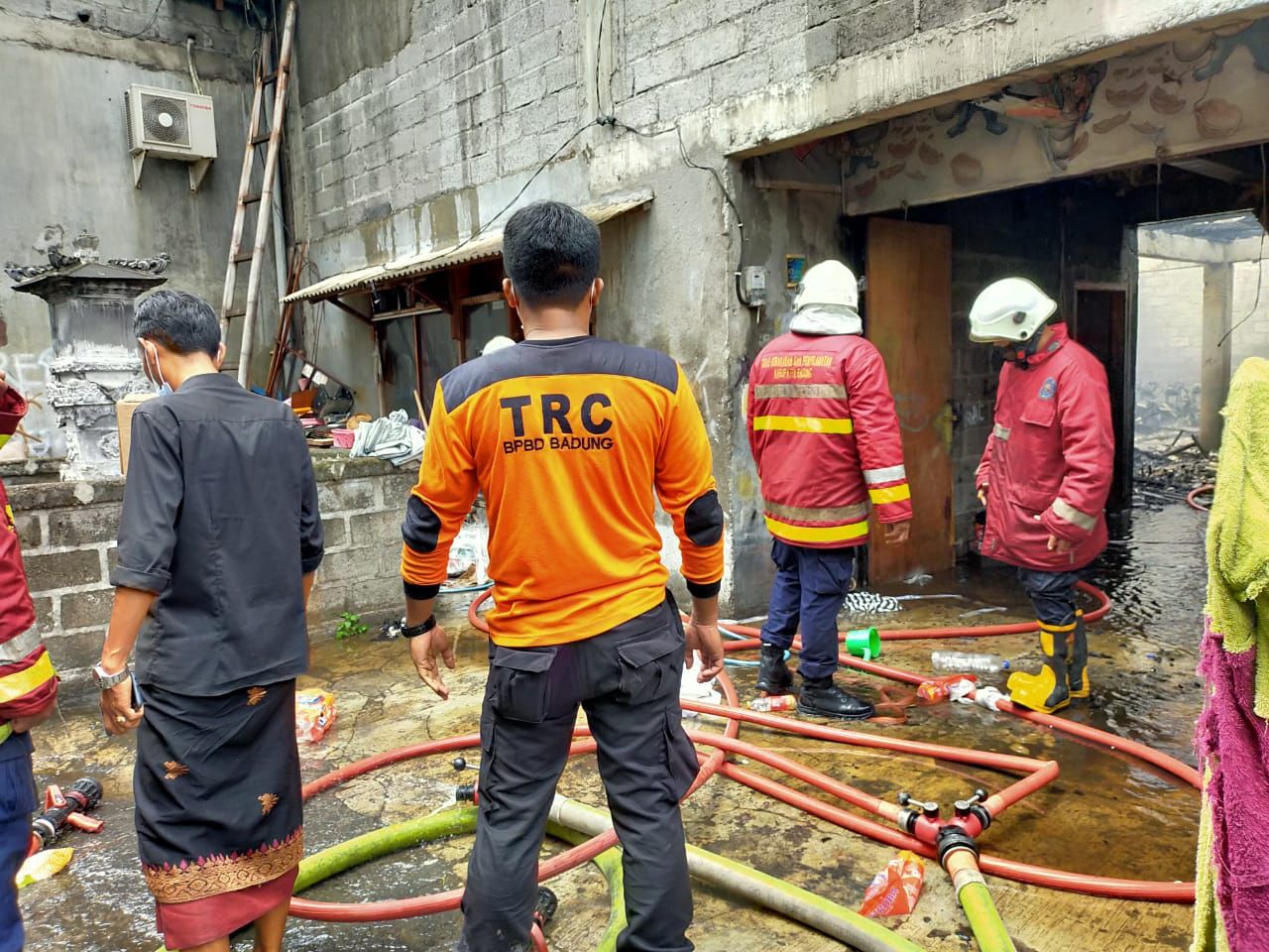 podiumnews.com-Sebuah Gudang Kasur di Kerobokan Terbakar, Kerugian Capai 1,5 Miliar