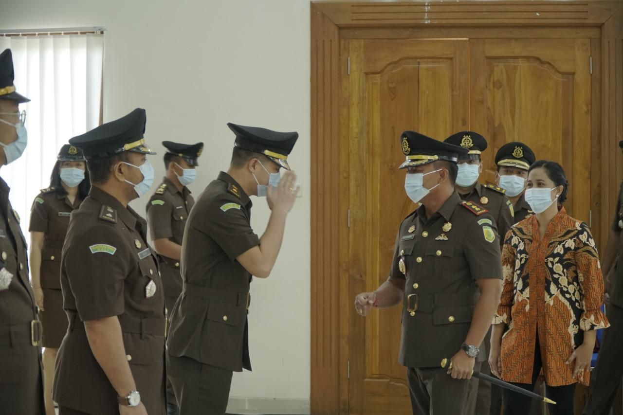 podiumnews.com-Dua Pejabat Kejari Badung Dimutasi ke Luar Provinsi