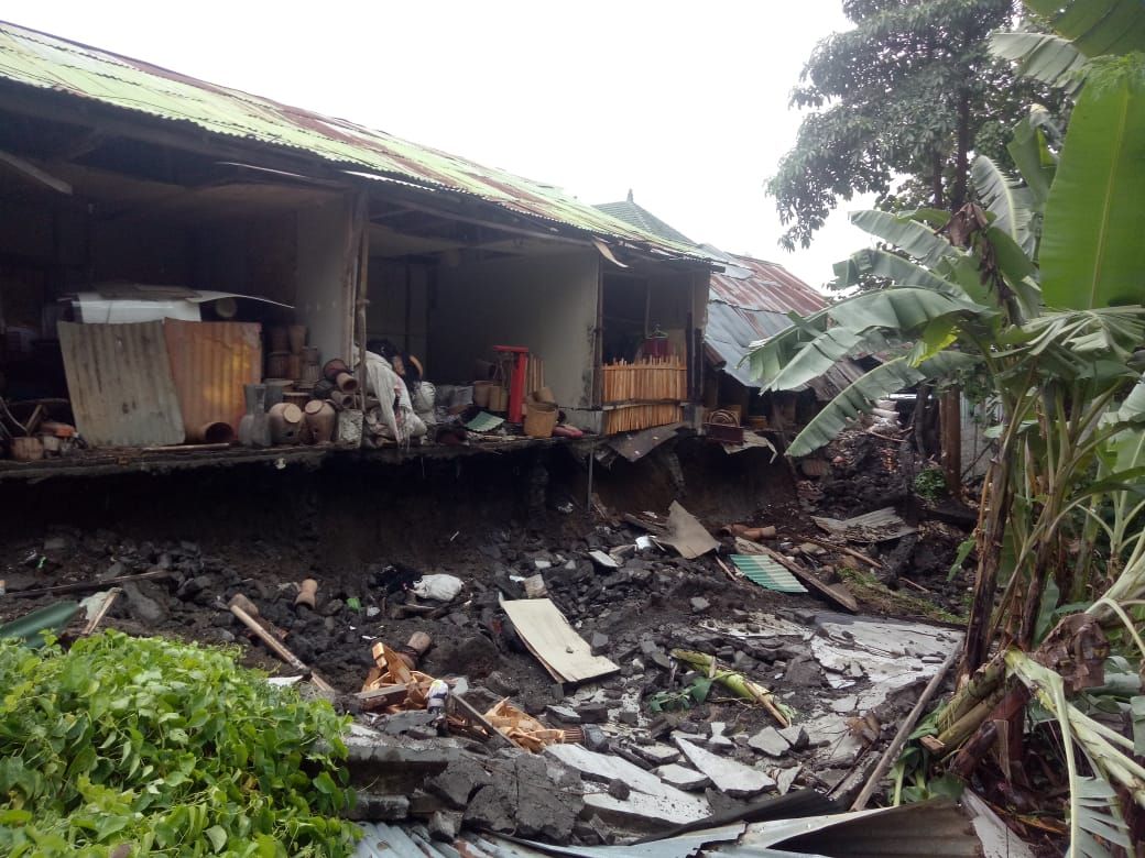 Tembok Roboh Timpa Seorang Pekerja Hingga Tewas di Denpasar