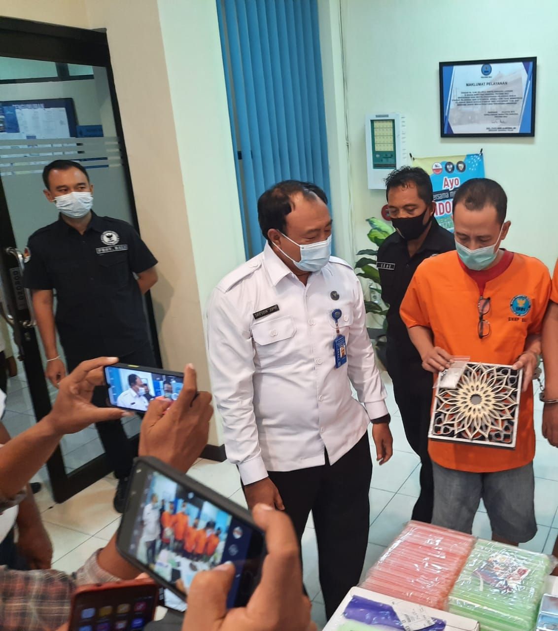 podiumnews.com-Modus Baru Selundupkan Narkoba ke Bali Pakai Bingkai