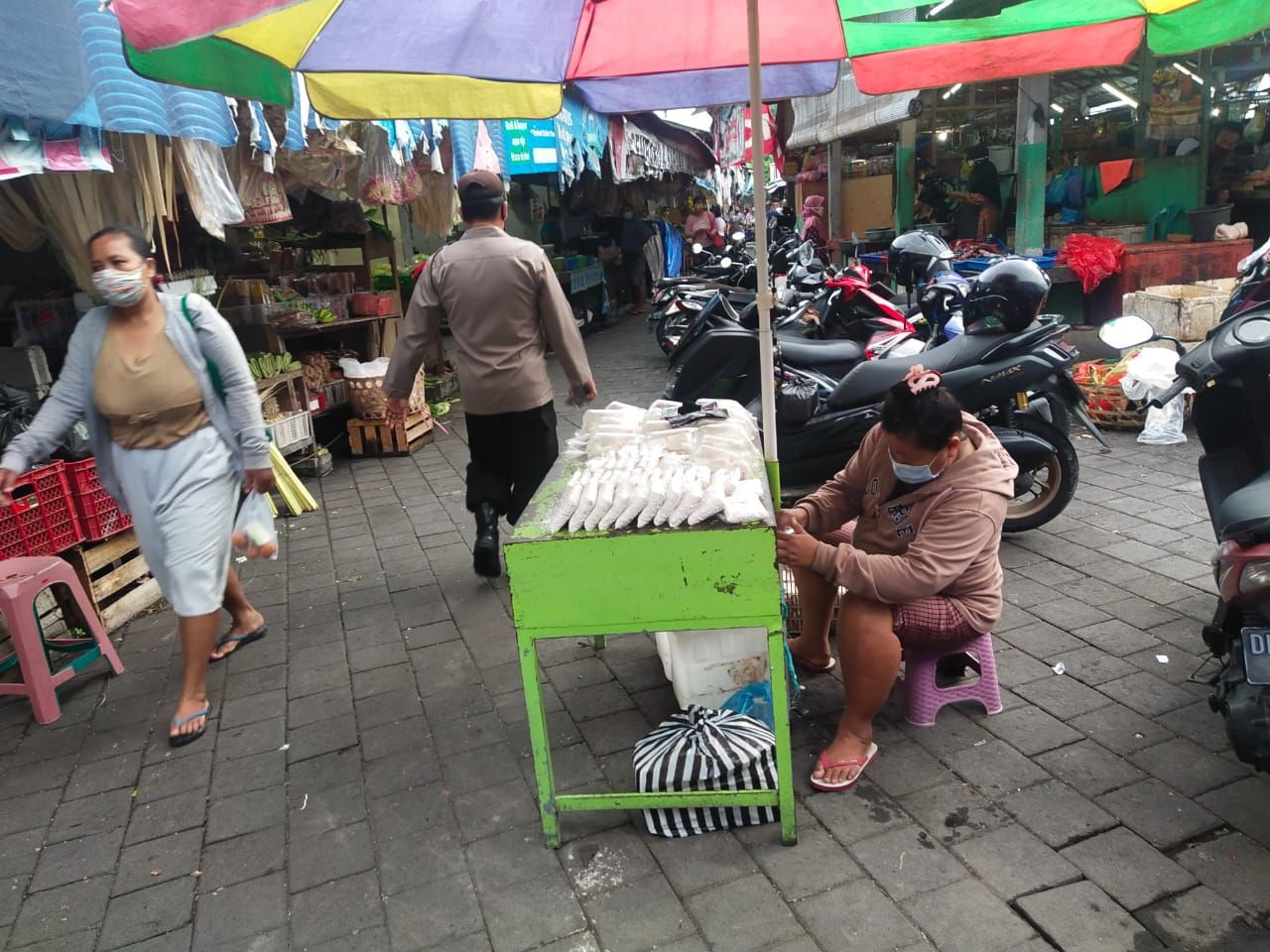 Tim Gabungan Badung Razia Prokes di Pasar Tradisional 