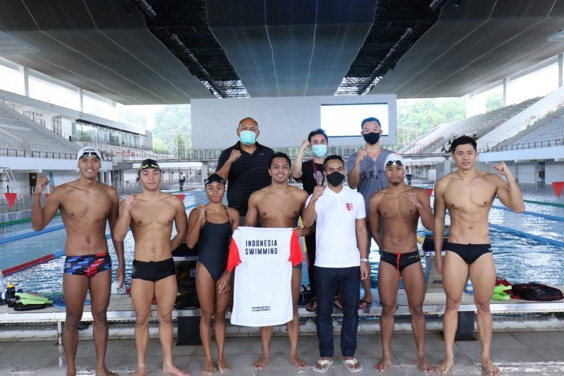 podiumnews.com-Anindya Bakrie Tinjau Pelatnas Renang Olimpiade Tokyo